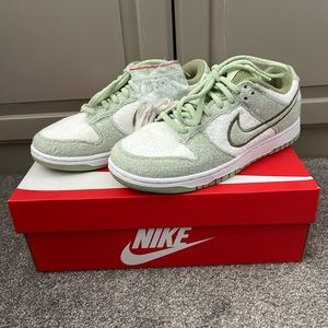 Women’s Nike Dunk Low SE CC DQ7579 300 Fleece Pack - Honeydew